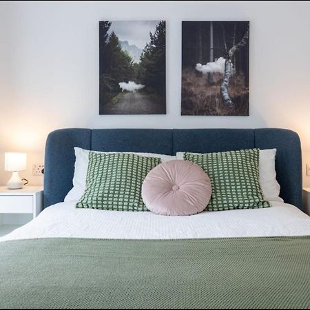 Elegance Retreat - 2 Bed Holiday Home With Parking Manchester Esterno foto