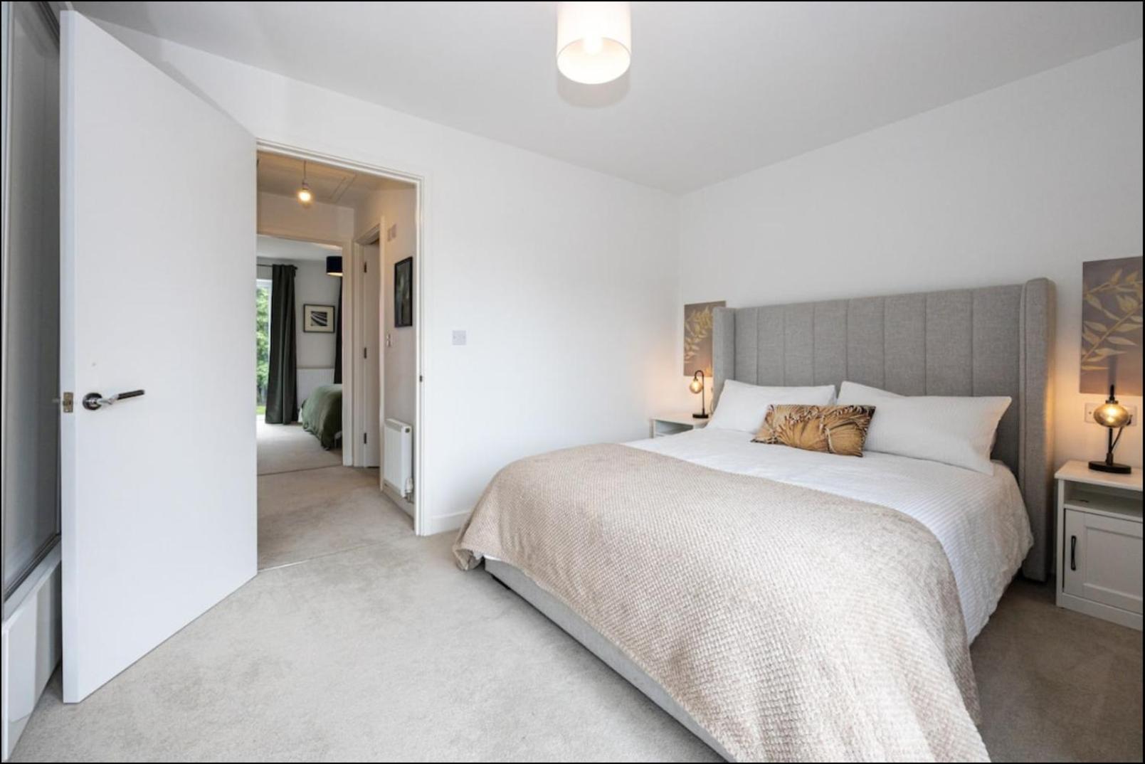 Elegance Retreat - 2 Bed Holiday Home With Parking Manchester Esterno foto