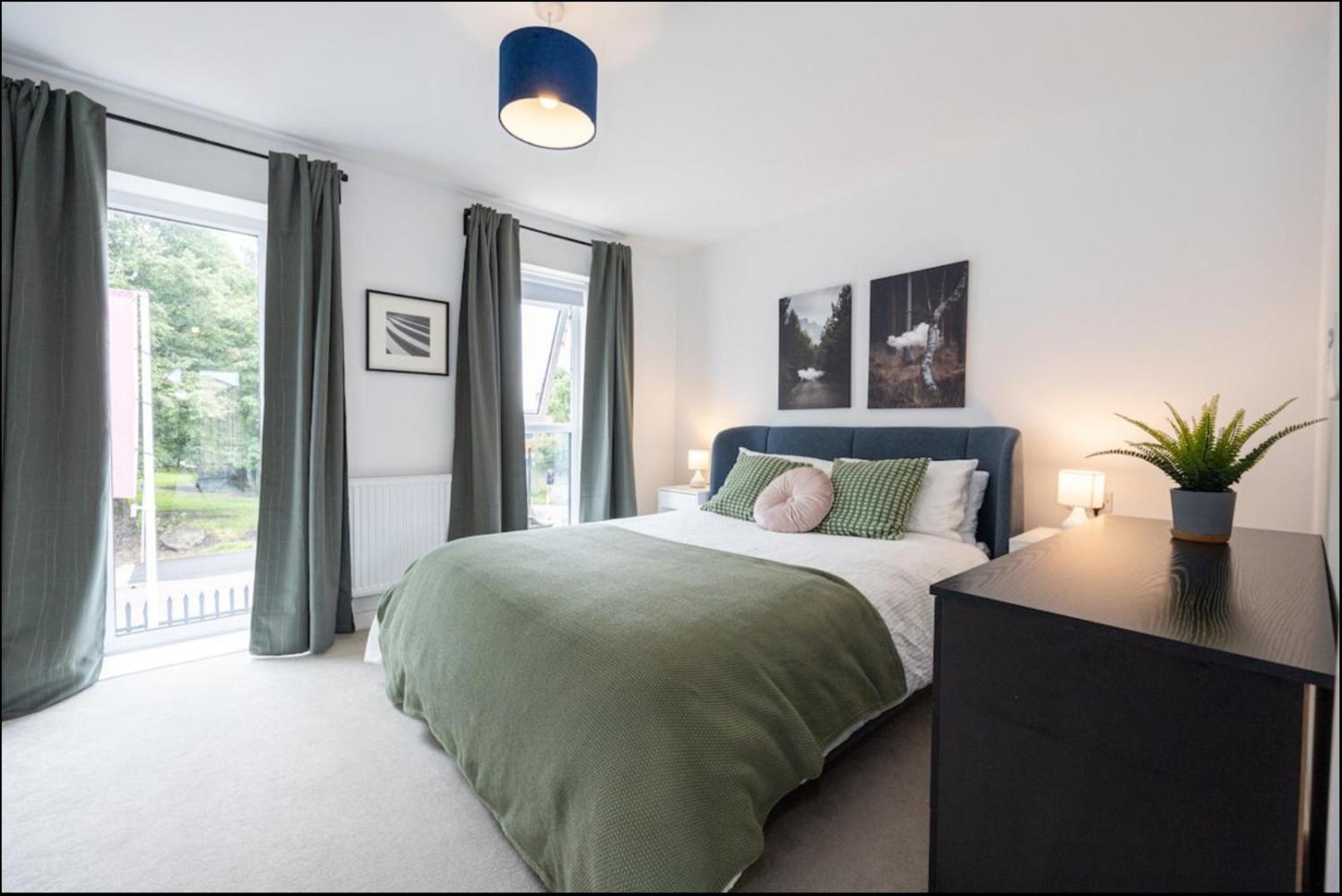 Elegance Retreat - 2 Bed Holiday Home With Parking Manchester Esterno foto