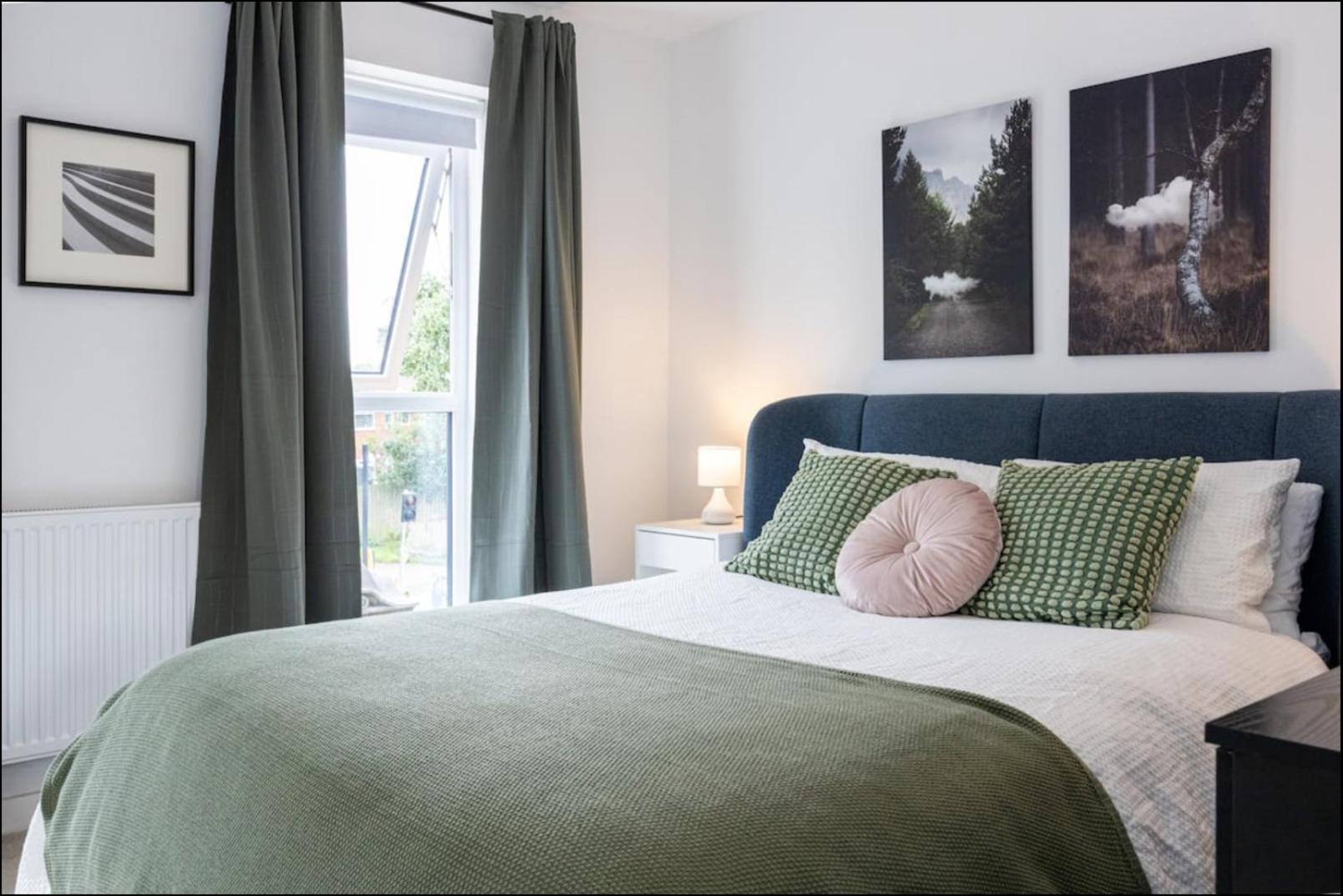 Elegance Retreat - 2 Bed Holiday Home With Parking Manchester Esterno foto