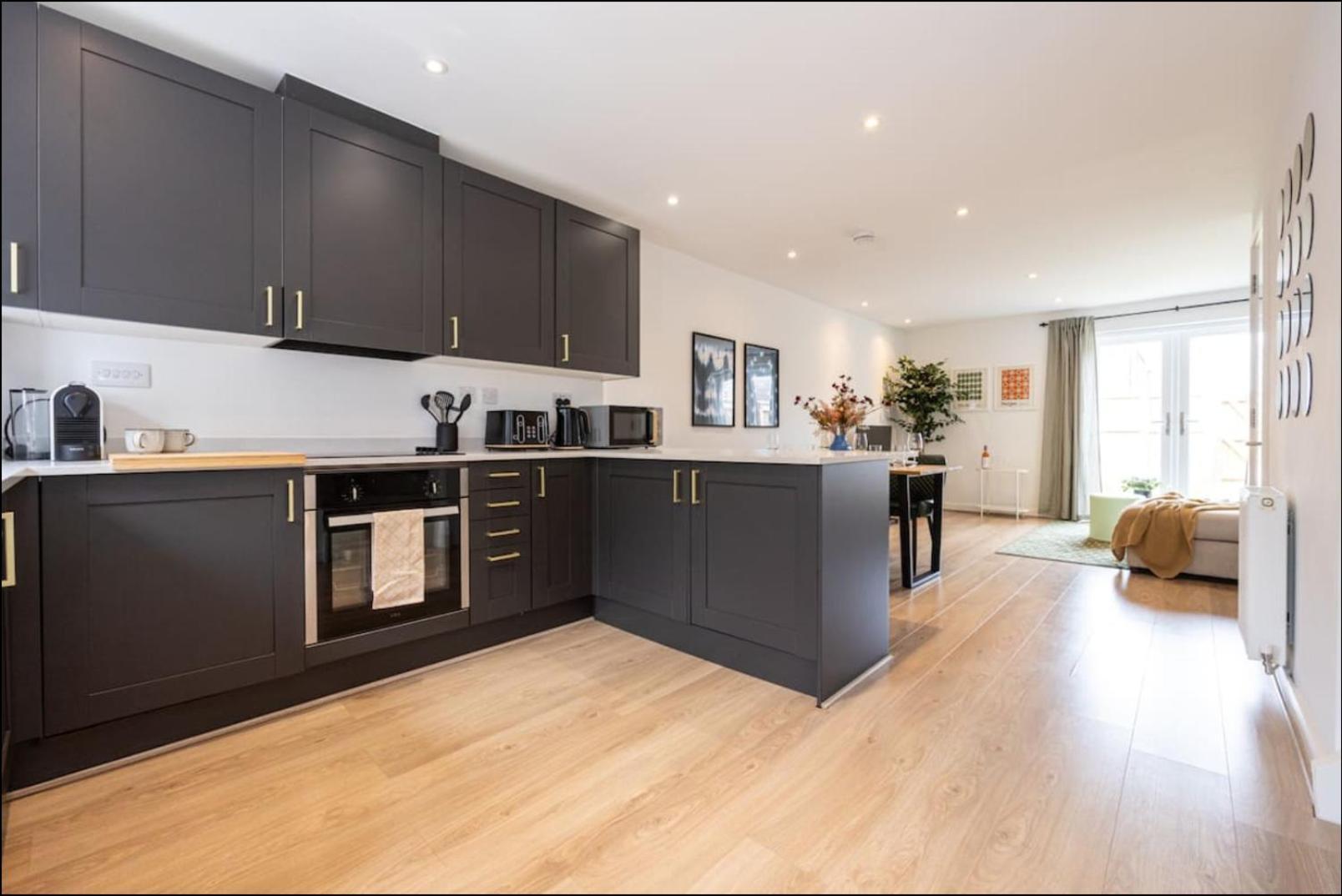 Elegance Retreat - 2 Bed Holiday Home With Parking Manchester Esterno foto